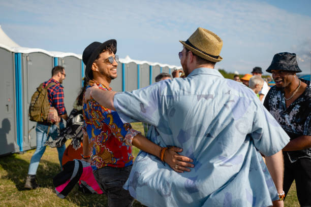 Best Portable toilet rental cost  in Oak Park, IL